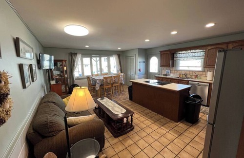 Byfield Casa | Large Beach Apt | Lawn | Steps to the Beach