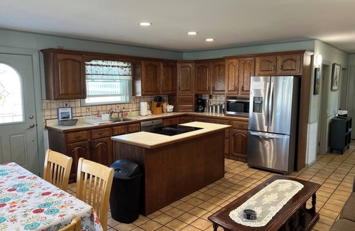 Byfield Casa | Large Beach Apt | Lawn | Steps to the Beach