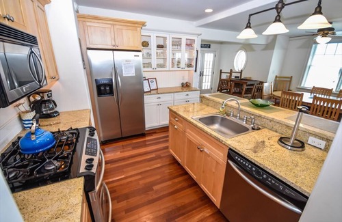 Admiral Estates Casa | LARGE BEACH FRONT HOME WITH POOL