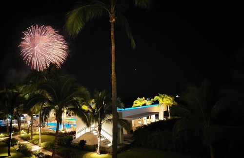 Las Glorias Apartamento | Large Beach Front 2bed/2bath Condo: Save $50+/nt!