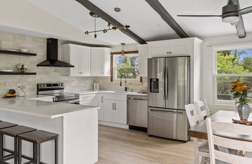Matunuck Casa | Large Beach House near Matunck Beach, South Kingstown. Short walk to the beach.