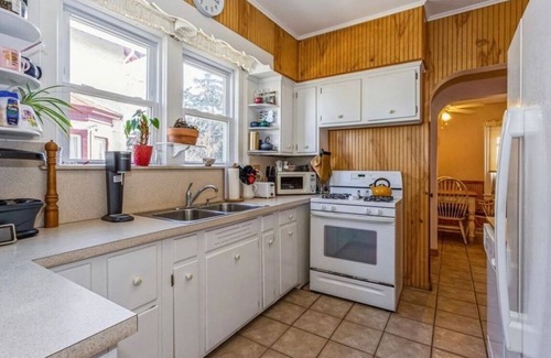 Long Beach Casa | Large Beach House. Close to NYC train, bars, clubs, restaurants