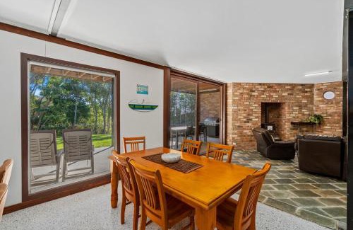 Hastings Point Casa | Large Beach Retreat with Ocean Breeze & Style