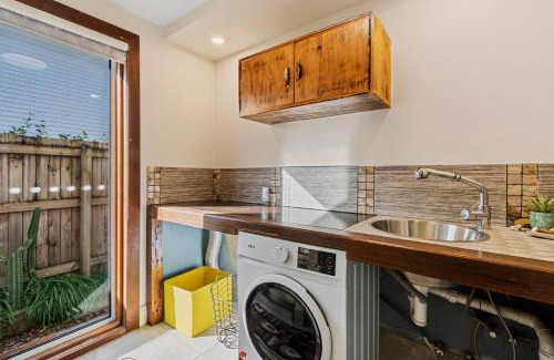 Hastings Point Casa | Large Beach Retreat with Ocean Breeze & Style