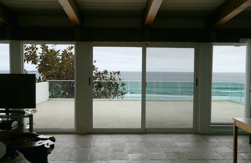 La Fonda Apartamento | Large beachfront loft apartment in gated community Playa La Misión with deck.