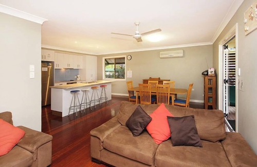Amity Point Casa | Large beachside house in quiet bush surroundings