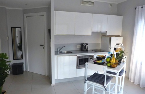 Grand Valinco Apartamento | Large & beautiful air-conditioned studio with sea view