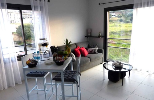 Grand Valinco Apartamento | Large & beautiful air-conditioned studio with sea view
