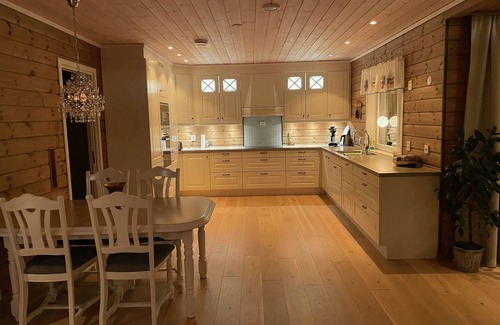 Steinsland Cabina | Large, beautiful cottage by the sea 45 min from Bergen! High Standard!