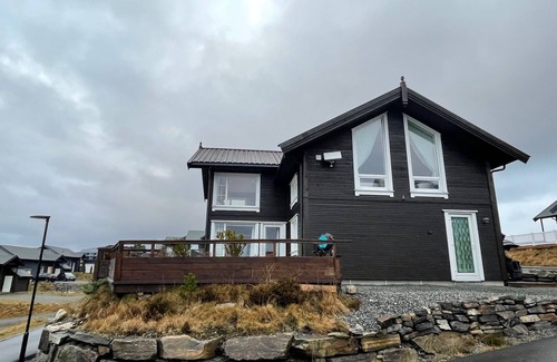 Steinsland Cabina | Large, beautiful cottage by the sea 45 min from Bergen! High Standard!