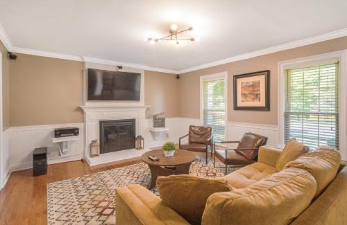 Charlotte Apartamento | Large Beautiful Home sleeps 16+