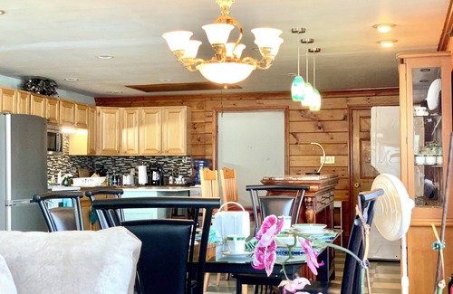 Sebascodegan Island Apartamento | Large beautiful ocean front studio with private dock