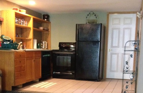 Pocono Mountain Lake Casa | LG, hermoso, aislado LAKEFRONT-AMENITIES-HOT TUB.-2 Kichens!