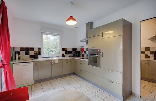 Tours Casa | Large bright house for 6 people - Enclosed courtyard for 3 vehicles - Terrace