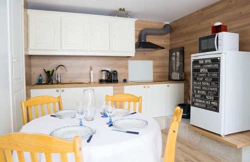 Fontenay-le-Fleury Apartamento | large, bright studio for 4 people