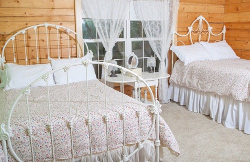 Rattan Cabina | Large Cabin in the Kiamichi Wilderness