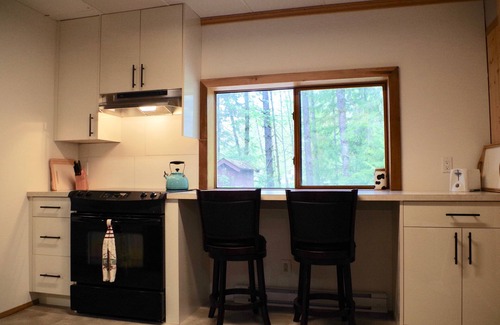 Alberni-Clayoquot Cabina | Large cabin on rural farm. Private, relaxing, close to Stamp Falls Park.