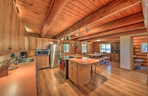 Sagle Cabina | Large Cabin w/ Fire Pit + Grill on 34 Acres!