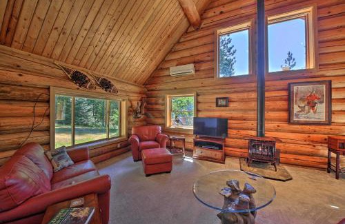 Sagle Casa | Large Cabin with Fire Pit and Grill on 34 Acres!