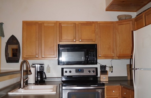 Friendship Casa | Large Cabin with WiFi - Sleeps 15. Great Location: near Castle Rock + WI Dells
