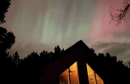 Friendship Casa | Large Cabin with WiFi - Sleeps 15. Great Location: near Castle Rock + WI Dells