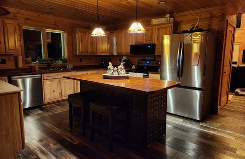 Fort Kent Mills Chalet De Esquí | Large Chalet Cabin overlooking downtown Fort Kent! Right on the trails!