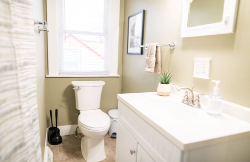 Creston Casa | Large character filled home with lots of space, close to parks & shopping
