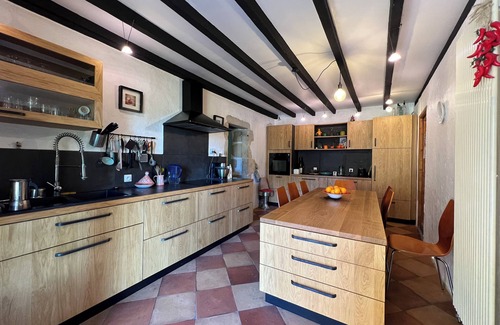 Floudes Casa | Large character house built in 1850