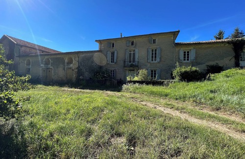 Floudes Casa | Large character house built in 1850