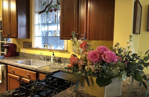 University District Casa | Large Charming Midtown 4000 f²,5 BR,8 beds,3.5 bath sleeps 14