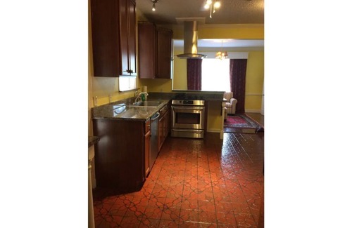 University District Casa | Large Charming Midtown 4000 f²,5 BR,8 beds,3.5 bath sleeps 14