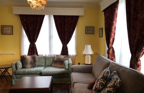 University District Casa | Large Charming Midtown 4000 f²,5 BR,8 beds,3.5 bath sleeps 14