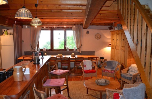 Seyne Casa | Large charming mountain retreat for 12, close to ski resorts and lake with beach