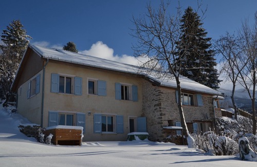 Seyne Casa | Large charming mountain retreat for 12, close to ski resorts and lake with beach