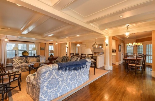 Barnstable County Casa | Large Chatham Home Overlooking the Atlantic