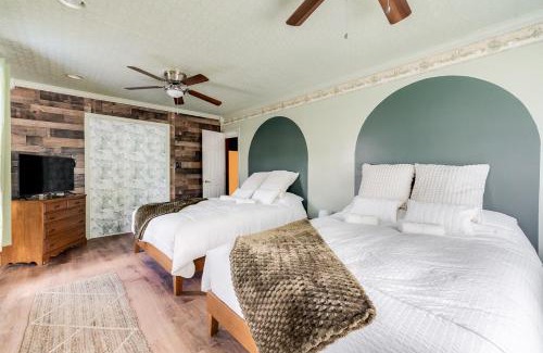 Brunswick Casa | Large Colonial 20 Min from Beach