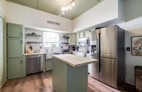 Brunswick Casa | Large Colonial 20 Min from Beach