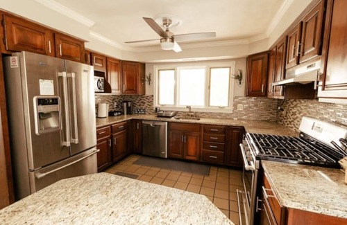 South Hills Casa | Large Colonial - Minutes from City!