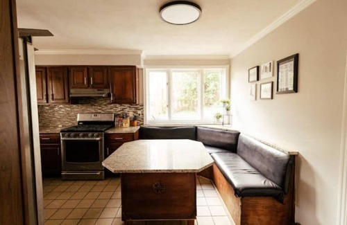 South Hills Casa | Large Colonial - Minutes from City!