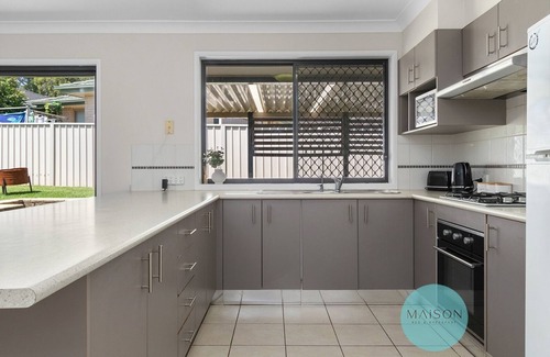 Shortland Casa | Large Comfortable Birmingham Gardens Family Home