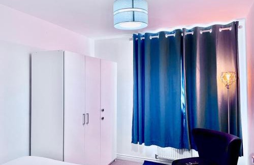 West Thurrock Casa | Large Comfortable Bed with Own Bathroom Free Parking and Wifi in West Thurrock Grays