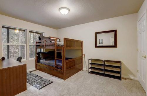 Iowa Hill Casa | Large Comfy Cabin near Rollins Lake & American River