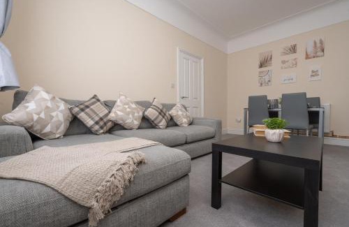 Liverpool Casa | Large cosy house - free on street parking