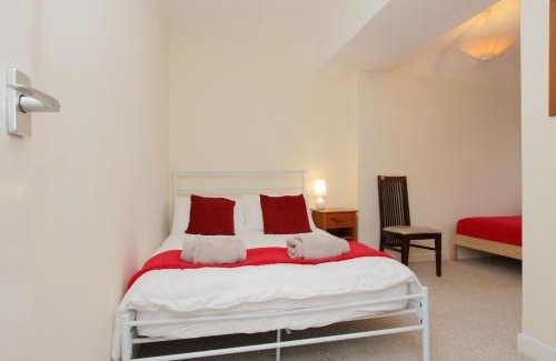 Andover Casa | Large Cosy House Ideal for Corporate Lets