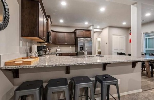 Ponderay Cabaña | Large Cottage Near Downtown, Beach & Skiing #130