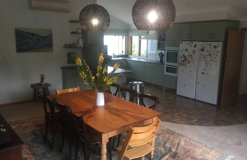 Pouawa Casa | Large country homestead with tennis court and pool. Only 5 mins from the beach.