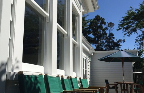 Pouawa Casa | Large country homestead with tennis court and pool. Only 5 mins from the beach.