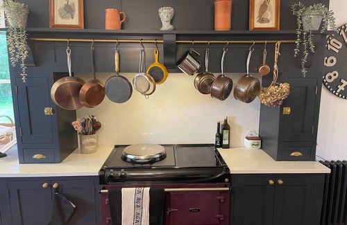 Atworth Casa | Large Country House; Dog-Friendly, Sleeps 12!