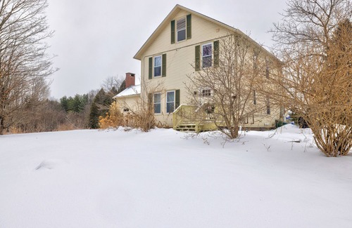 Morrisville Chalet De Esquí | Large Cozy -2 floor, 2-bedroom condo with WiFi, Game Room, 5 Minutes to Stowe