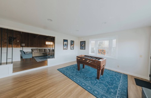 Morrisville Chalet De Esquí | Large Cozy -2 floor, 2-bedroom condo with WiFi, Game Room, 5 Minutes to Stowe